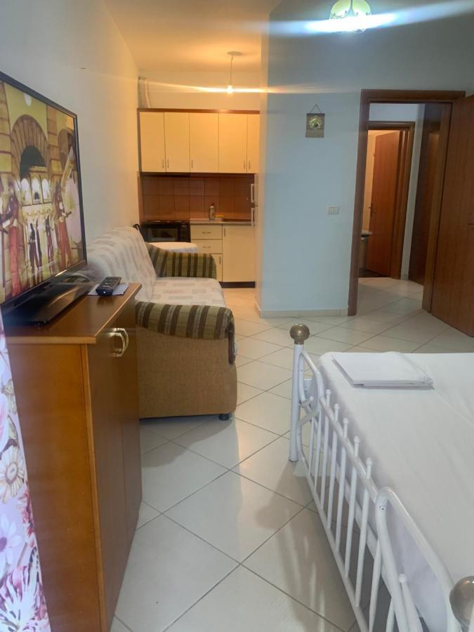 Caramel Sun Apartment Sarandë Buitenkant foto